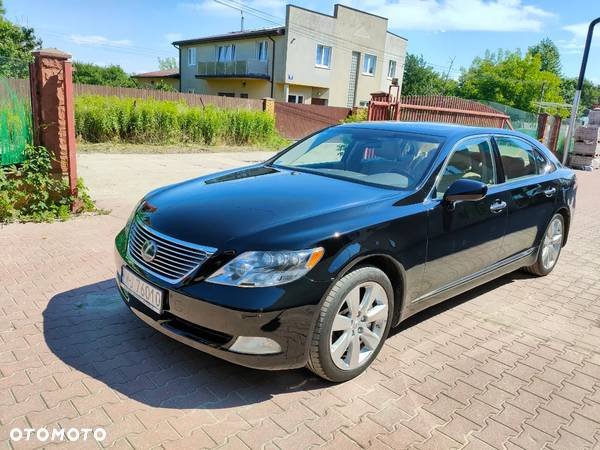 Lexus LS - 1