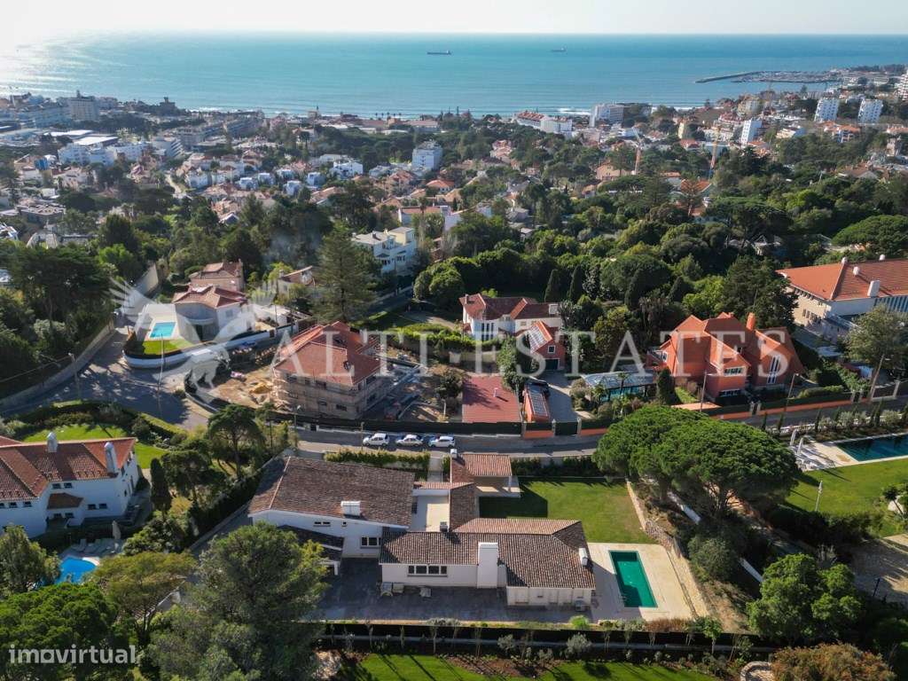 Deslumbrante moradia em zona nobre do Estoril-35