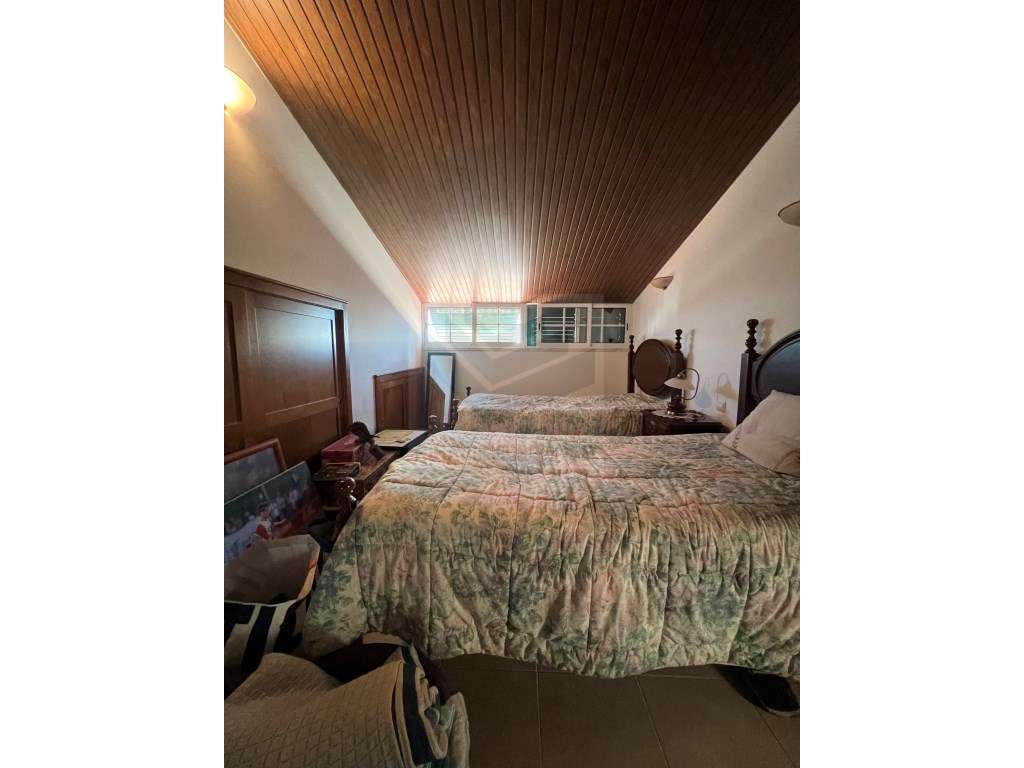 MORADIA T4+1, CAVE 76m2, SÓTAO, GARAGEM, GAIO - MOITA-7