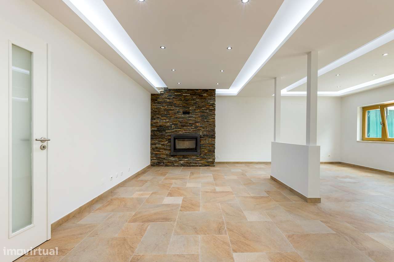 Moradia T4 Renovada | 3 Suites | Lote 900m2-3