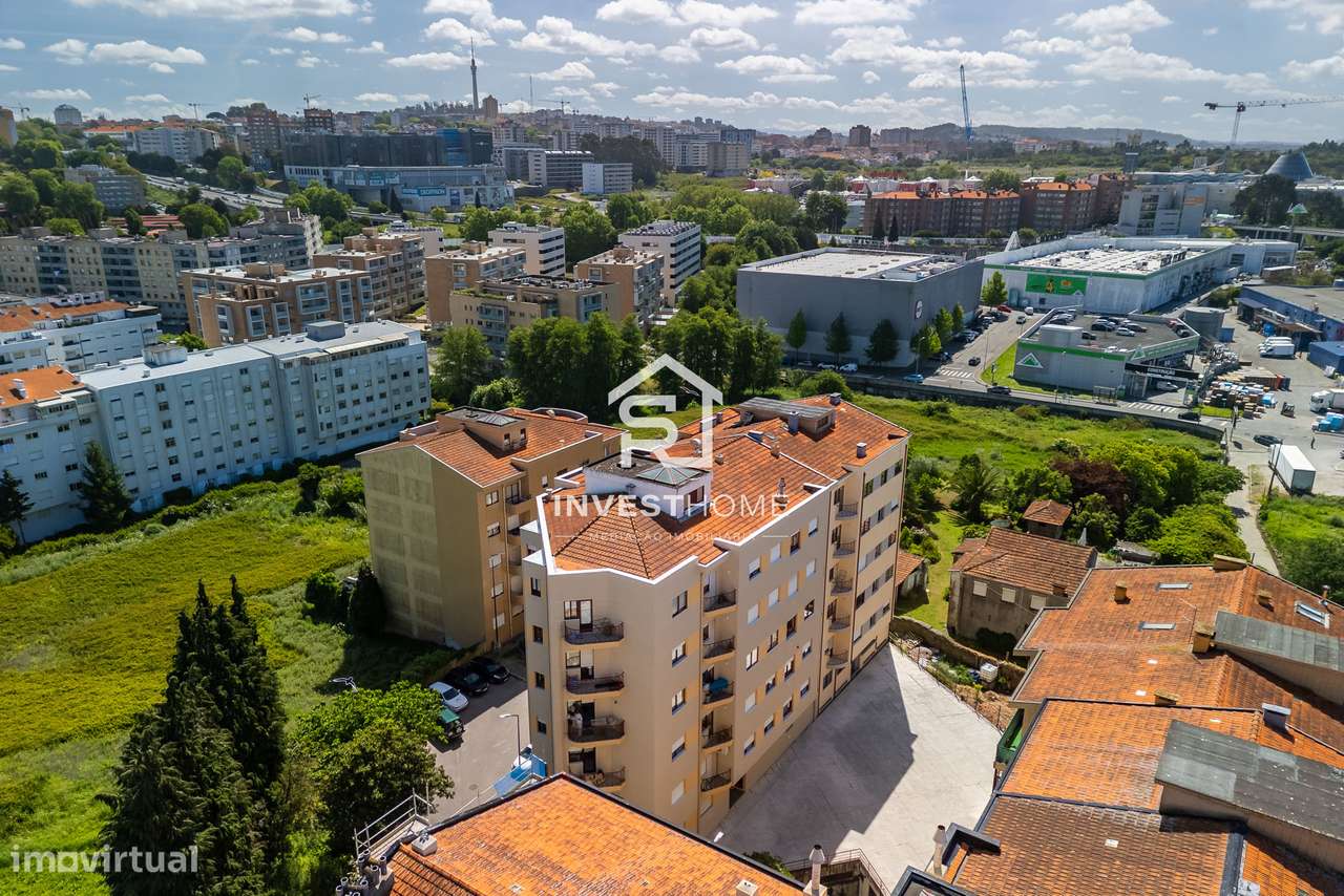 Apartamento T2+1 | Renovado | Boas Áreas | Varanda | 2 Lugares Garagem-44