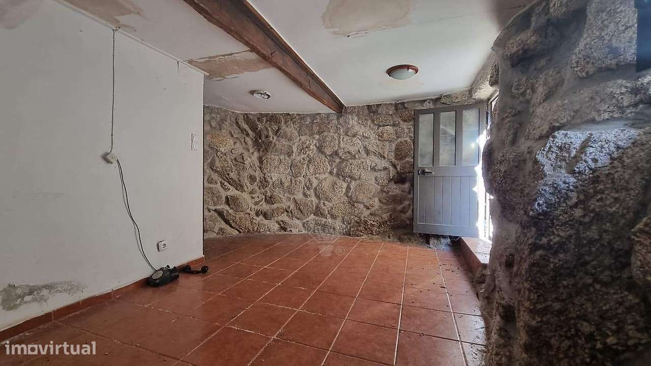 Moradia T2 para venda-24