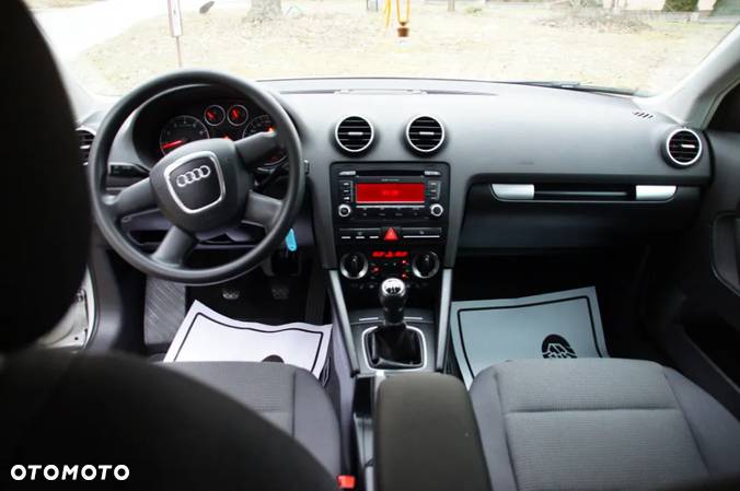 Audi A3 1.6 Ambiente - 9