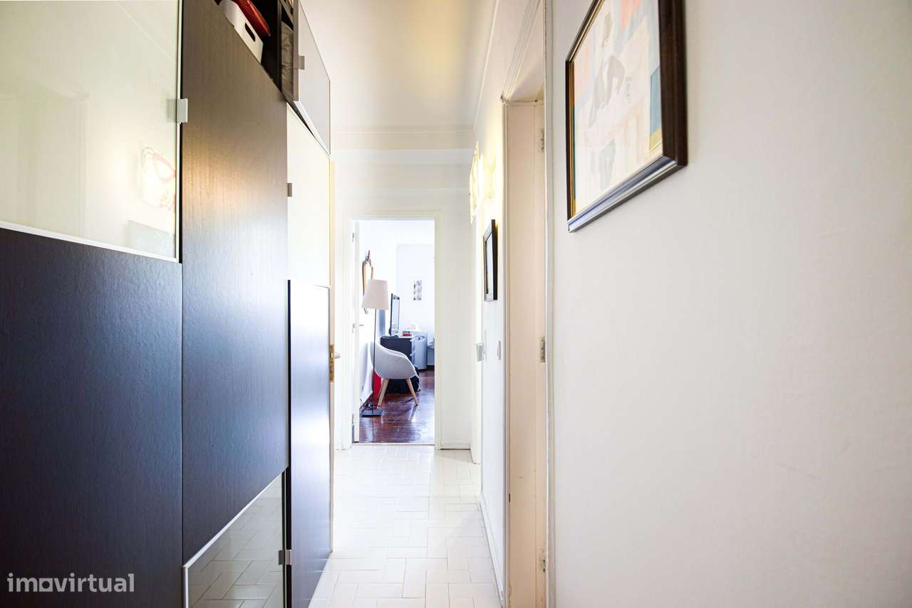 T1+1 luminoso e elegante em localização estratégica em Carcavelos-13