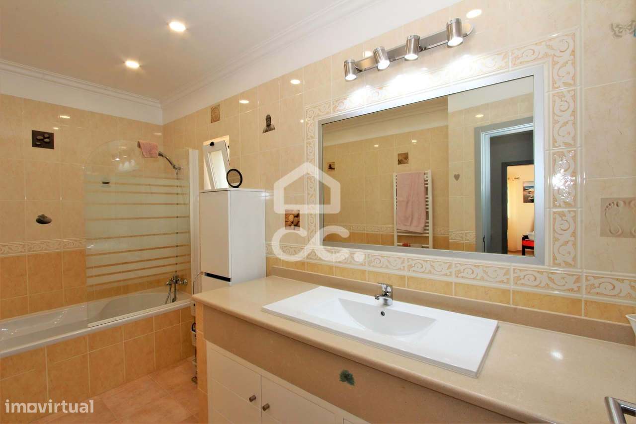 Venda com reserva de usufruto vitalício - Moradia T3 com piscina em Ar-34