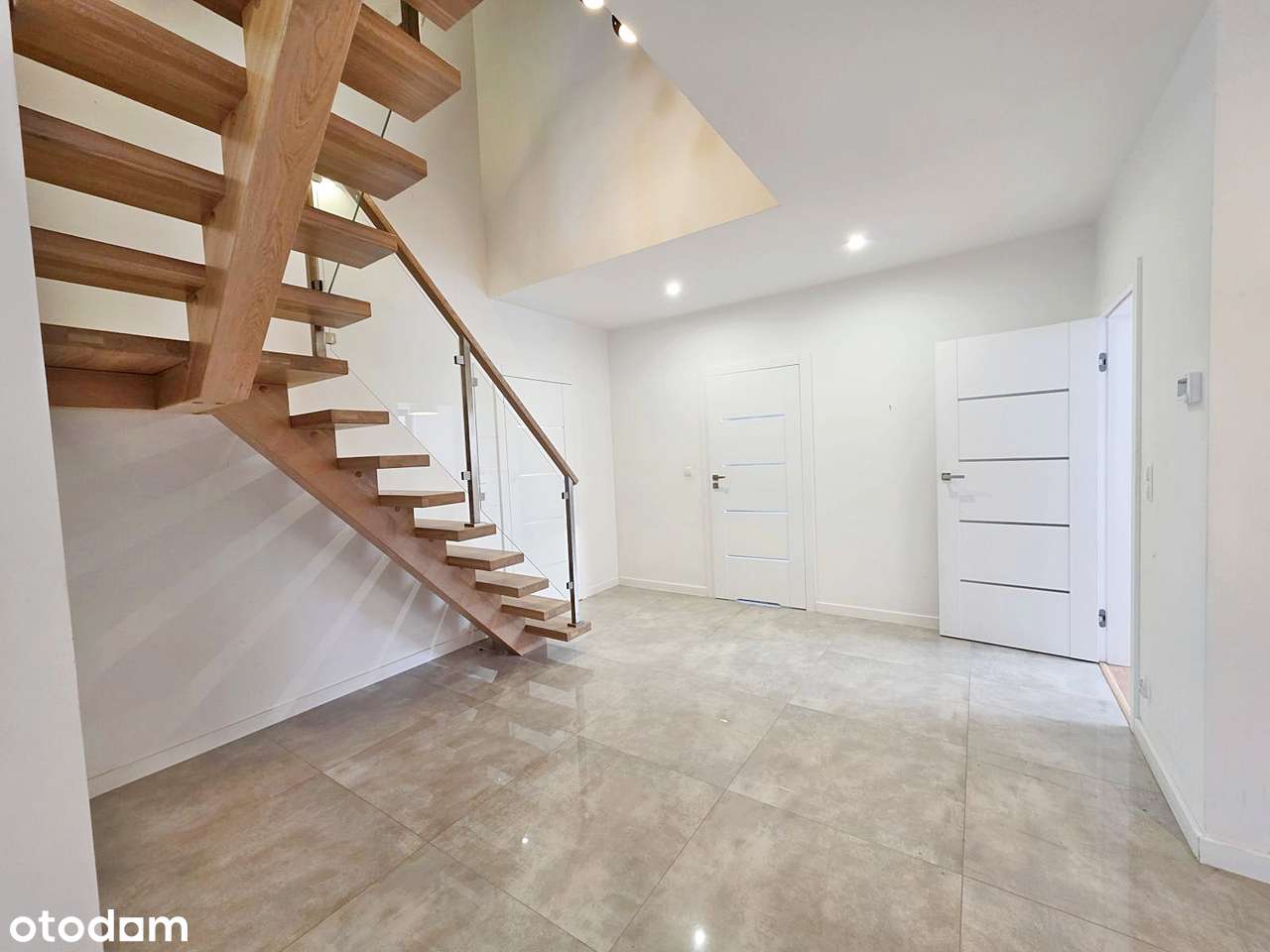 Nowoczesny, parterowy z poddaszem użytkowym, garaż dwustanowiskowy.-12