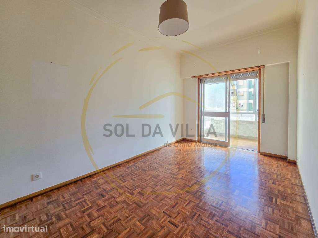 Apartamento T3 com 3 varandas - Laranjeiro, Almada - 310.000€-7