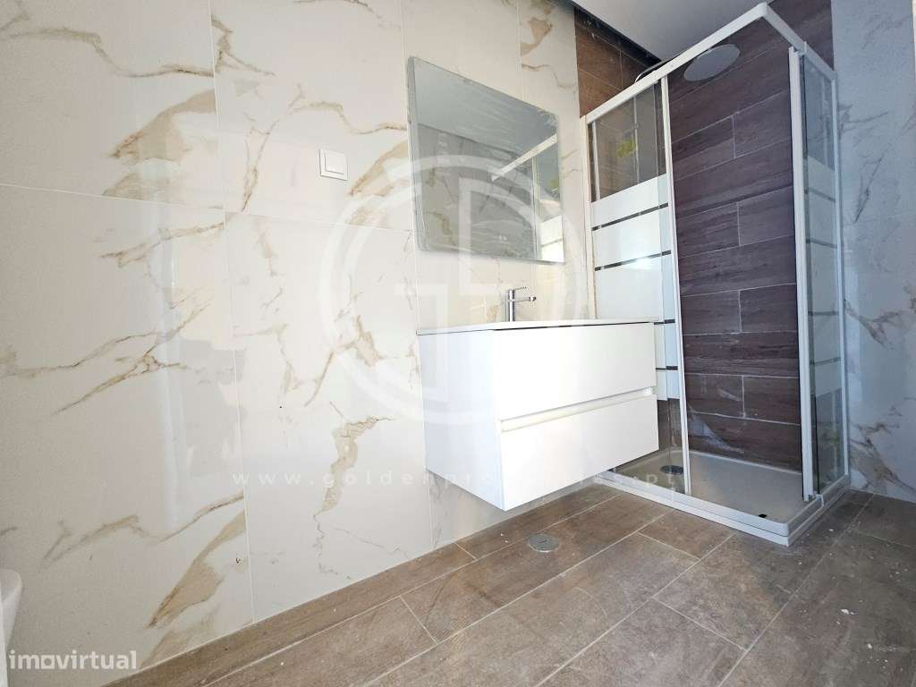 Prédio/ Hotel em remodelação em Faro - Grande imagem: 4/16