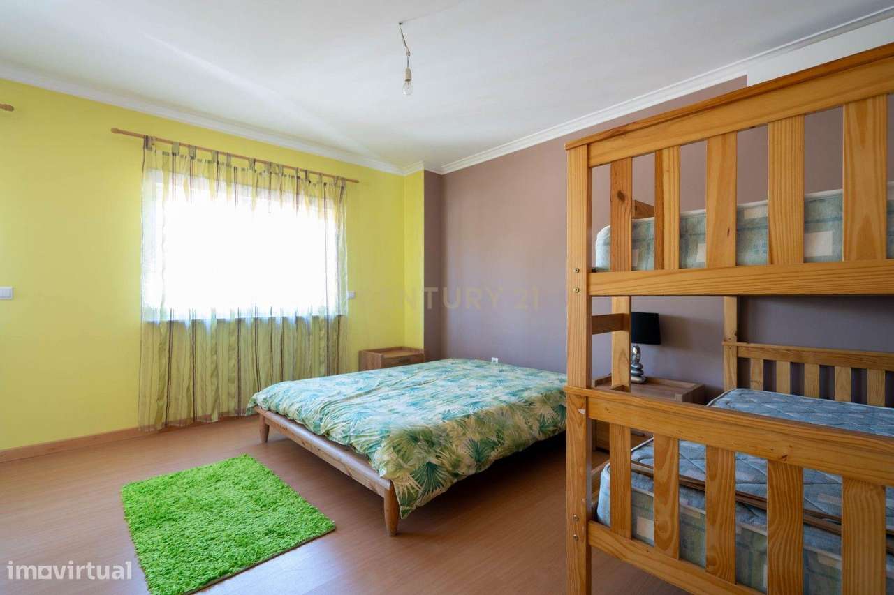 Moradia T3 - C/ espaço exterior e piscina-49