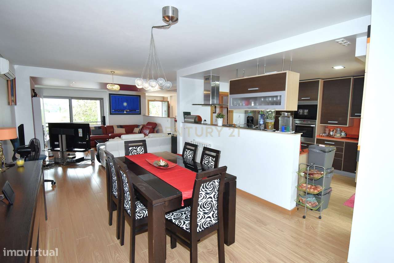 Moradia T3+1 em Alcochete: Luxo e Conforto!-27