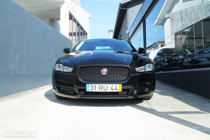 Jaguar XE 2.0 D Prestige - 3