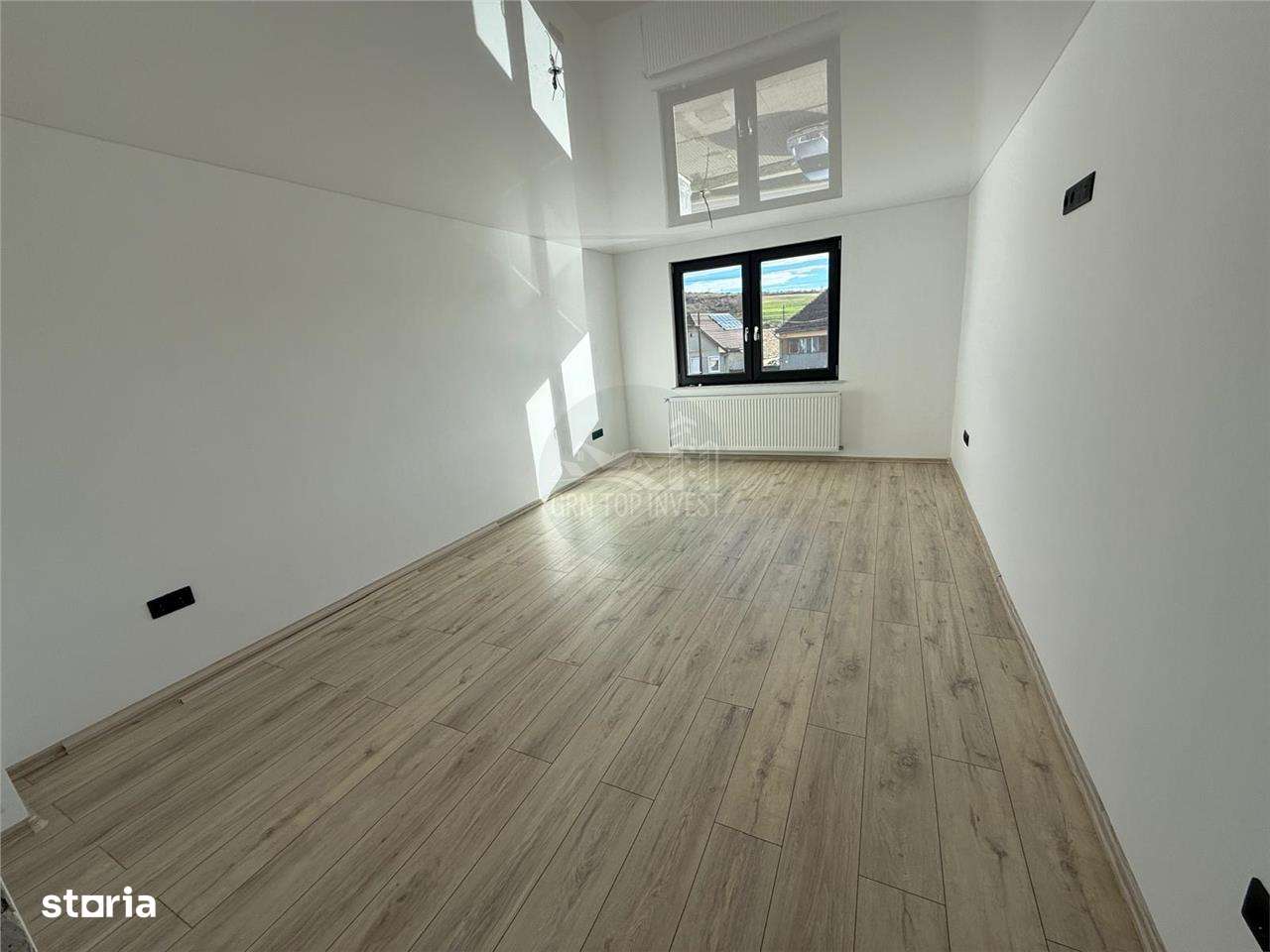 Casa cu 4 camere si 3 bai pretabila birouri in Sura  Mare - Imagine principală: 5/10