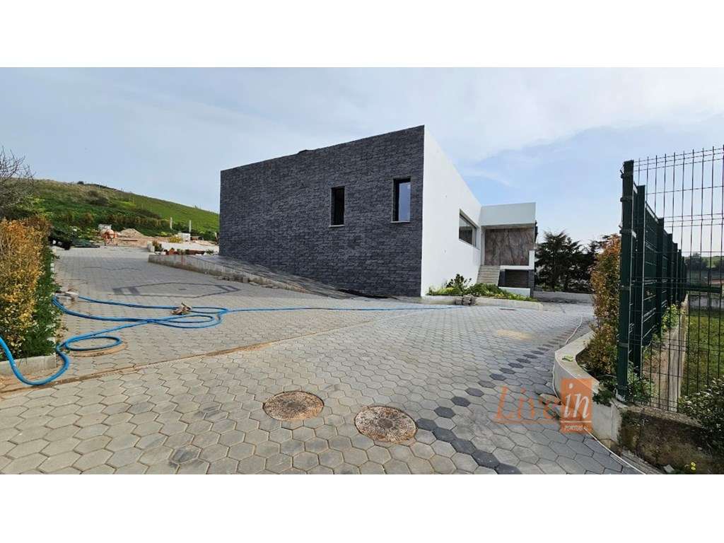 Quinta com Moradia T4 Isolada na Azueira em Mafra - Grande imagem: 4/42