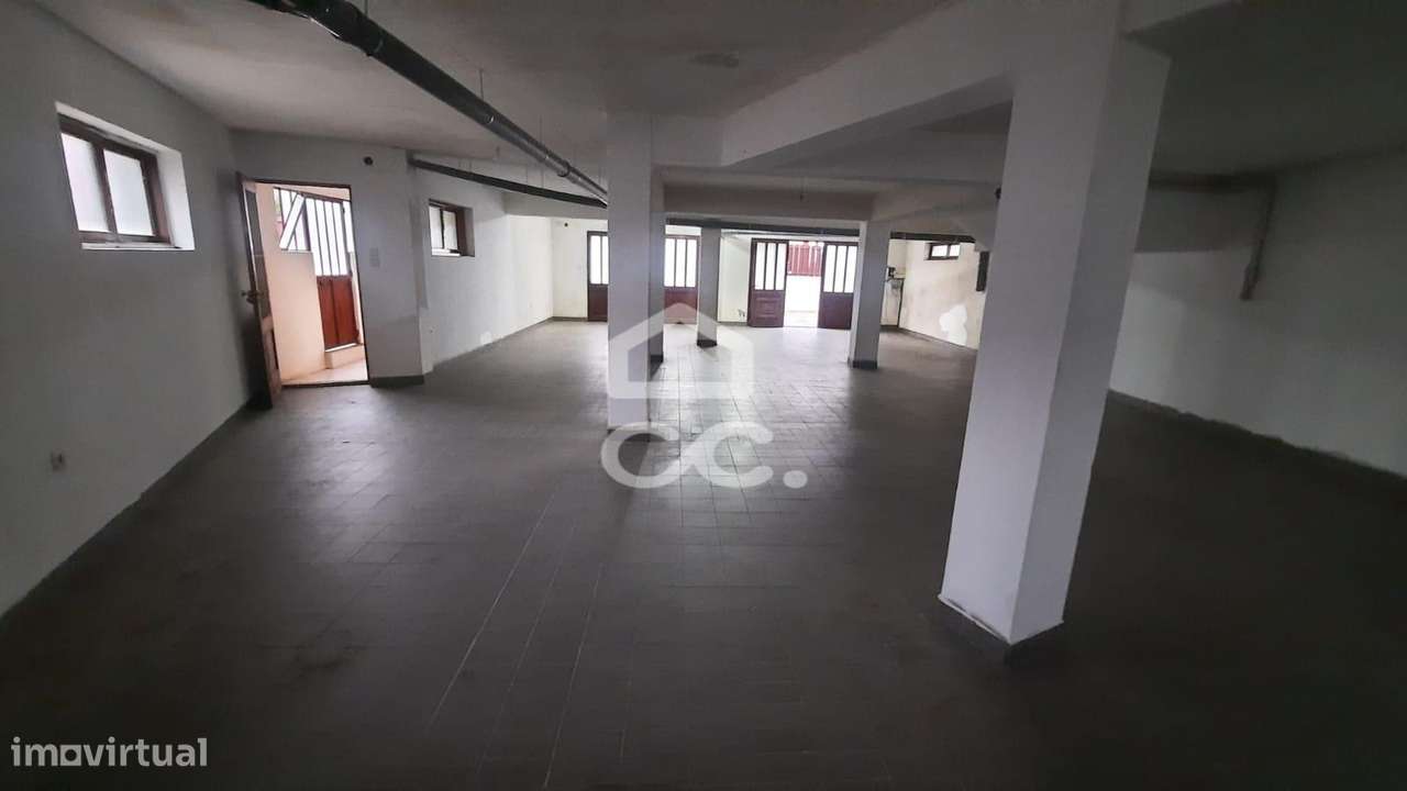 Apartamento T1+1 com Armazém e lugar de garagem-25