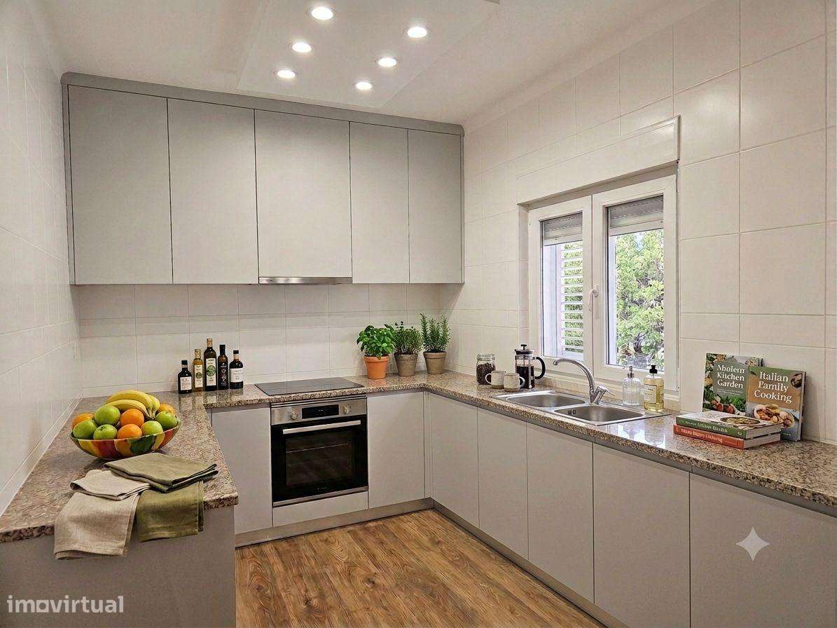 Moradia T3 para remodelar Vialonga-18