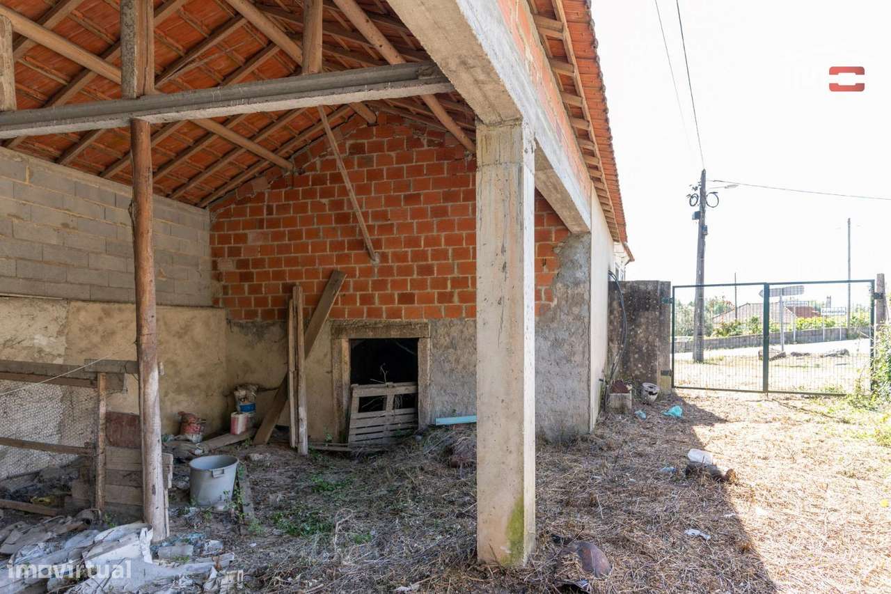 Moradia T3 para recuperar, Caranguejeira-3