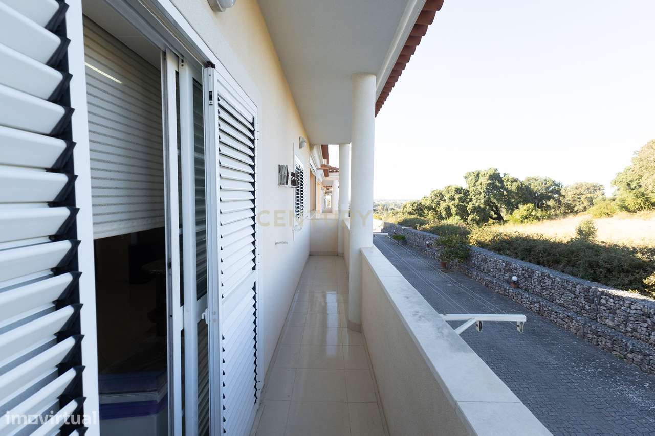 Moradia T4+1 em Condomínio Fechado – Alfacenhas Vila-17