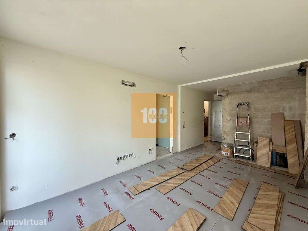 T1 novo com varanda aos Aliados - Grande imagem: 4/17