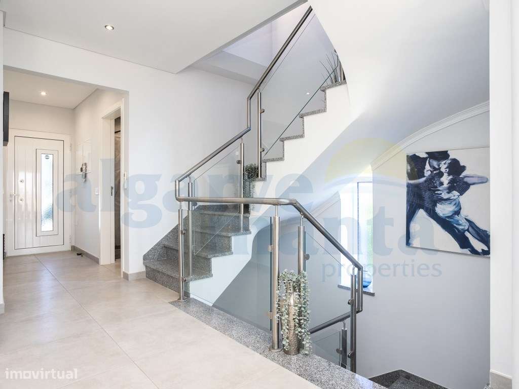 EXCLUSIVO! Moradia T3 Moderna com Piscina Privada no coração de Vil...-27
