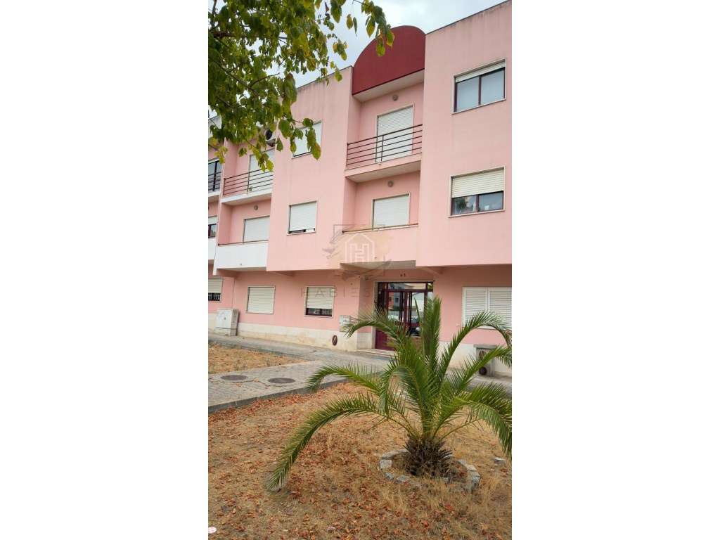 Apartamento T2 Rc com logradouro comum-11