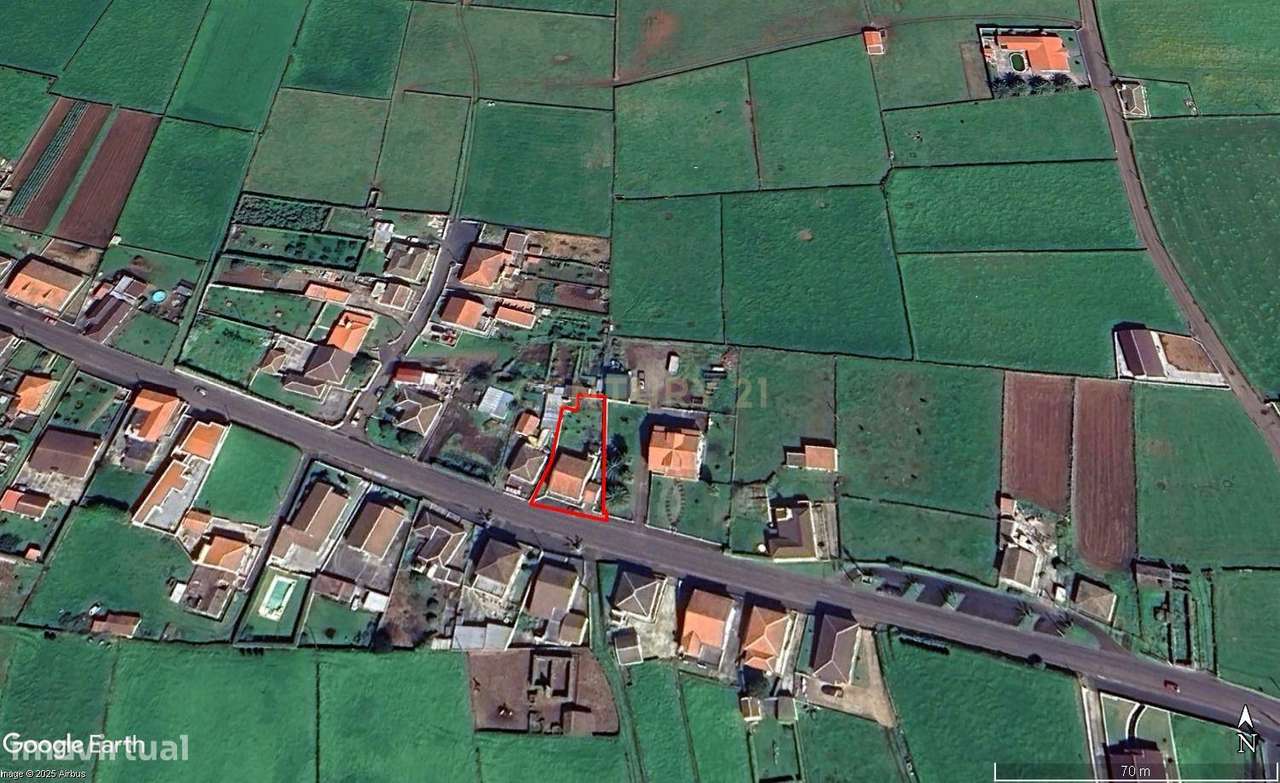 T4 em Lajes, Praia da Vitória, com garagem e árvores de fruto - Grande imagem: 5/14