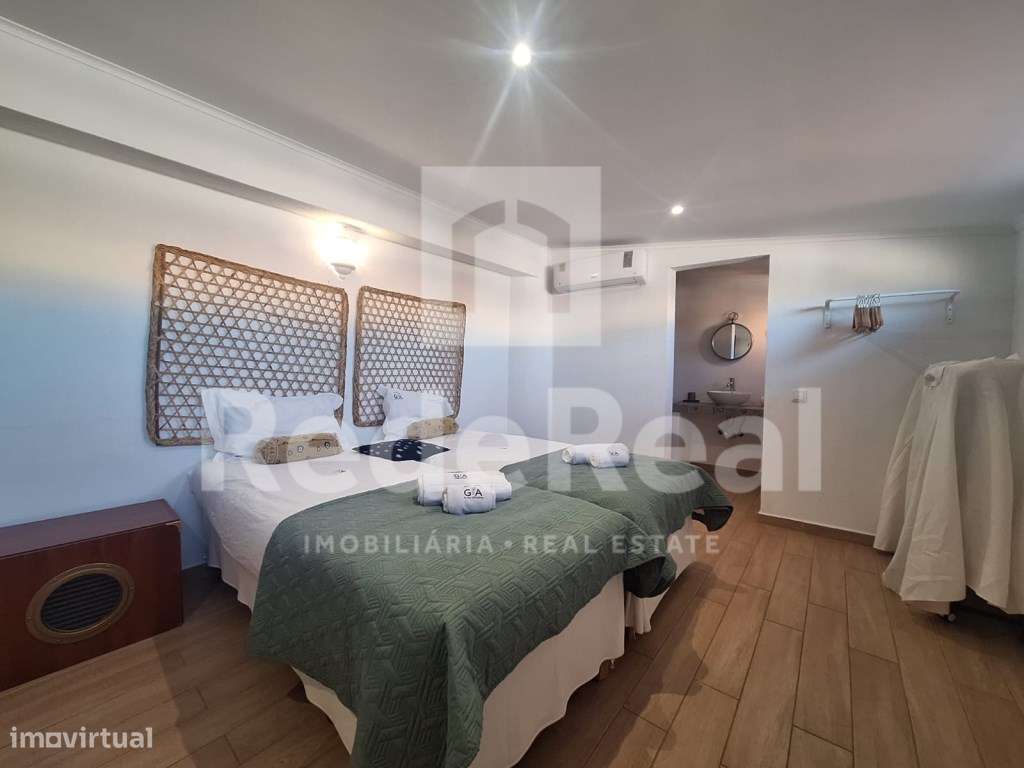 Moradia T3 + 1 com Boas Áreas em Lote de 300 m² - Centro de Albufeira-13
