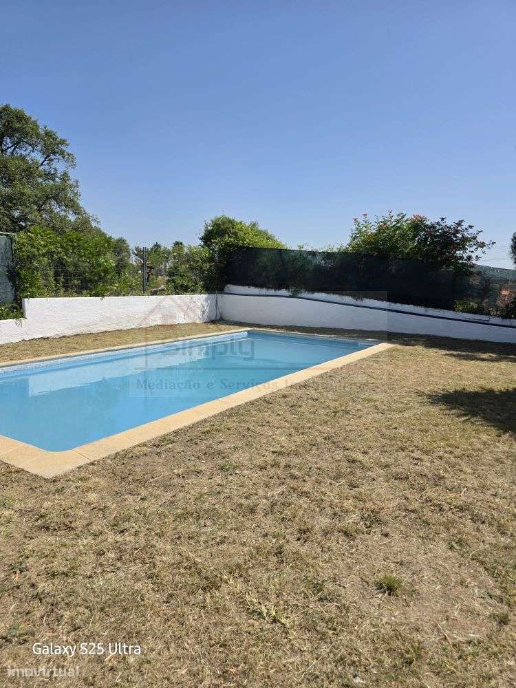Moradia T4 com piscina e 900 m² de terreno na Quinta da Serralheira,-11