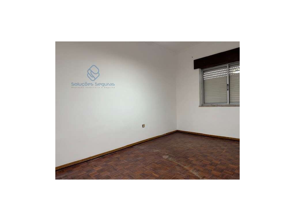 Apartamento T2 - Arrecadação no sótão - 3º andar - Centro Moita-8