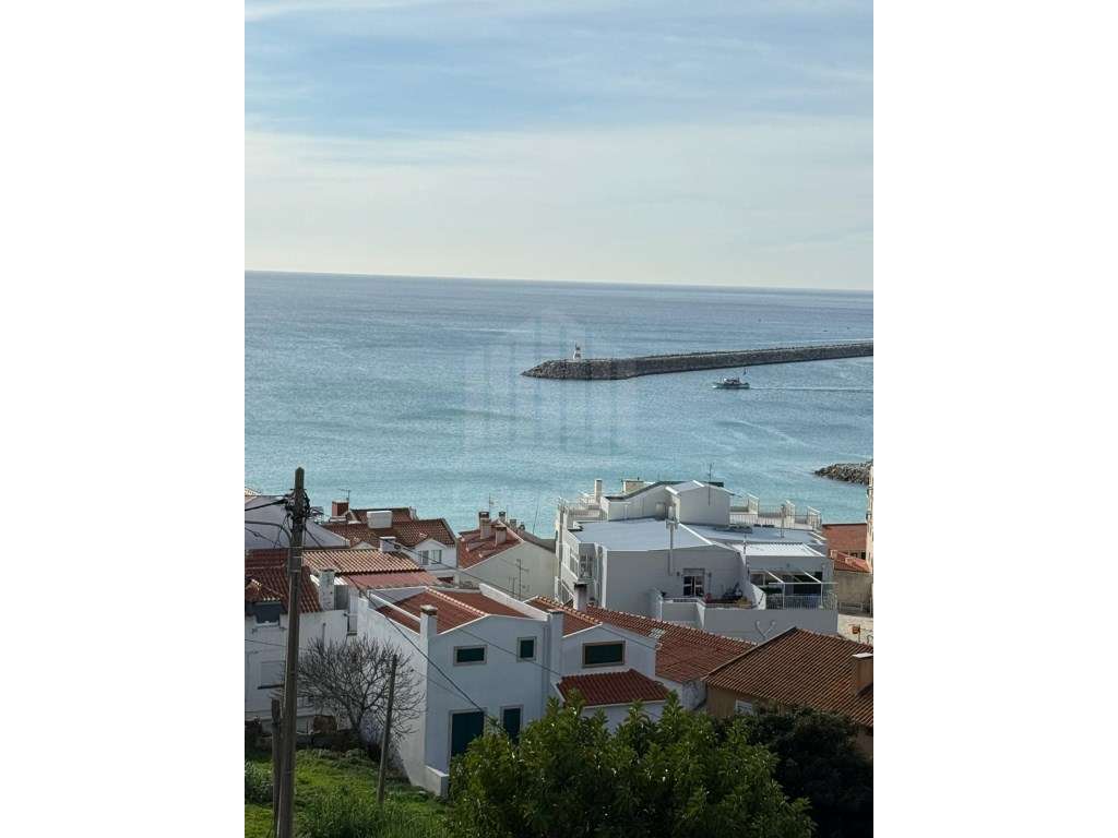 Apartamento T2 com Vista Mar no Centro de Sesimbra-12