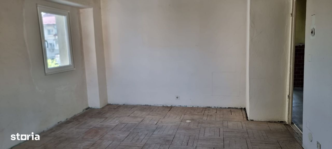 Apartament 4 camere decomandat Tomesti bld bloc cadre 1989 95mp et2