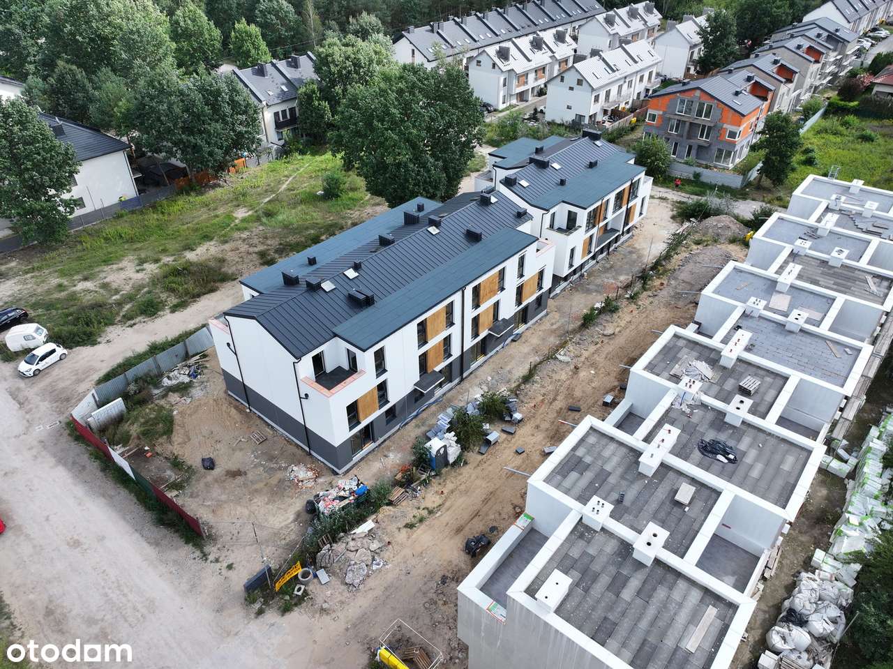 Lokal trzypoziomowy jak segment, ogródek i miejsce parkingowe-9