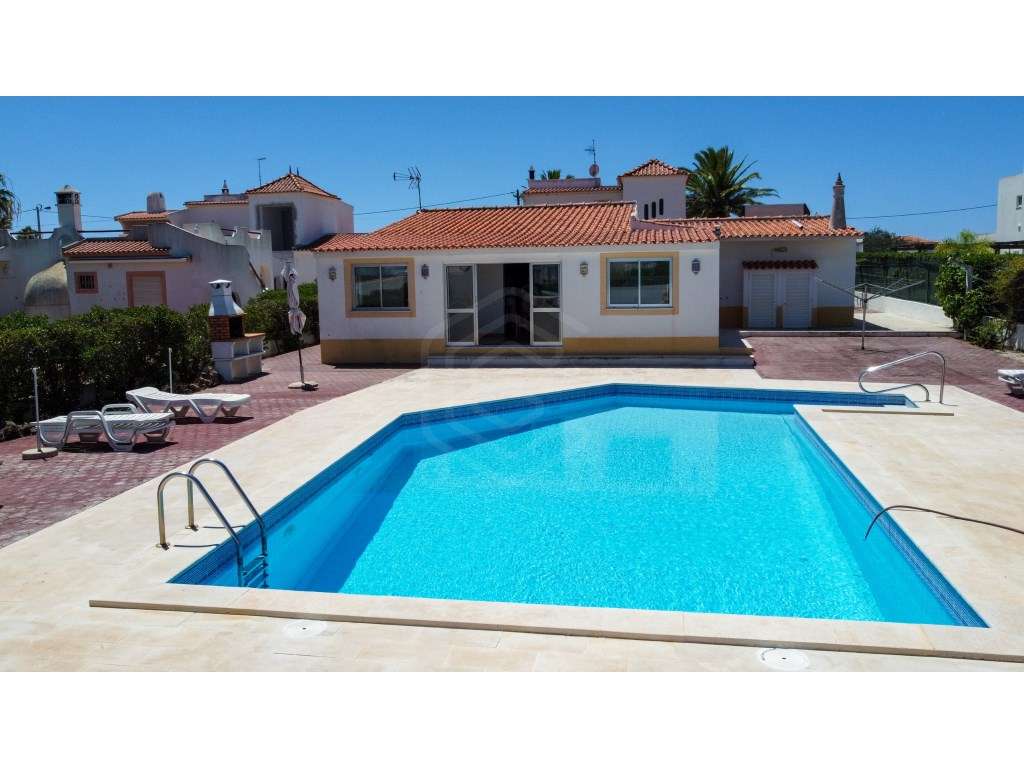 Moradia isolada com localização privilegiada a 500 metros da Praia ... - Grande imagem: 5/60