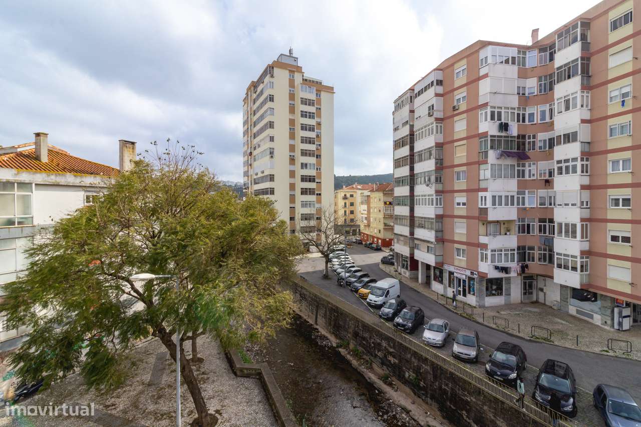 APARTAMENTO T3 | C/ ARRECADAÇÃO | ODIVELAS-25