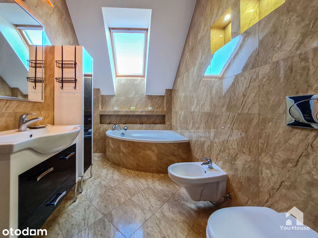 Dom w wysokim standardzie i świetnej lokalizacji !-19
