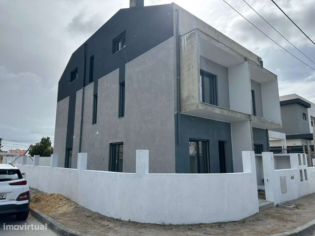 Moradia Geminada em Fernão Ferro, Redondos-27