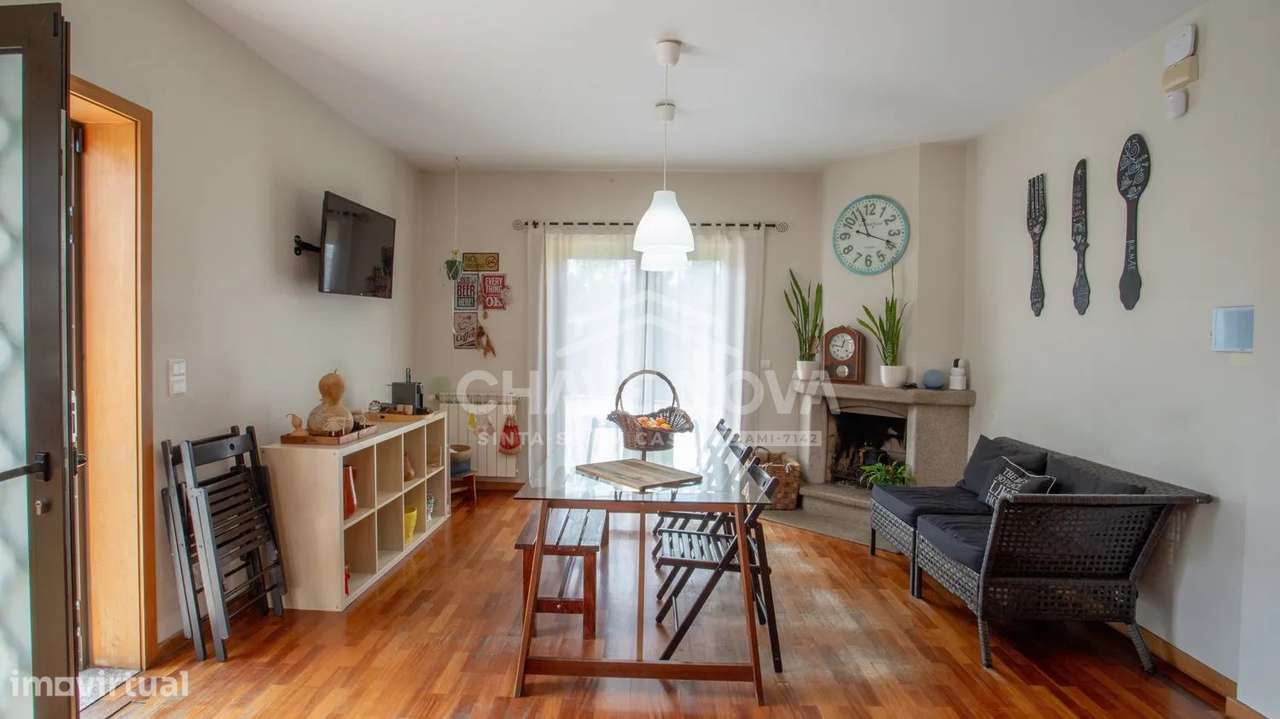 Moradia V3 de quatro frentes - Perosinho-2