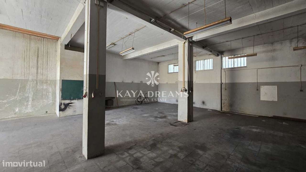 PRÉDIO COMPOSTO POR 4 PISOS EM EXCELENTE ESTADO, CAMARATE, LOURES-23