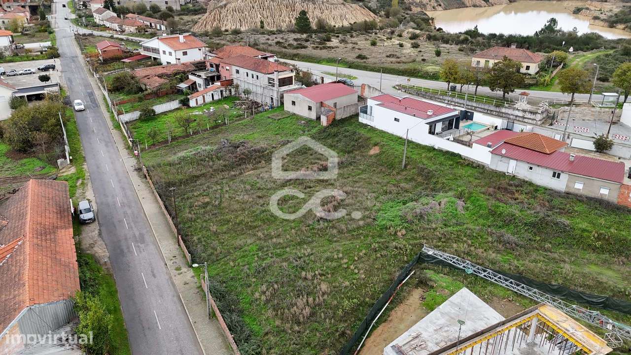 Terreno para construção  com 2400m2 na periferia da cidade com duas en - Grande imagem: 4/13