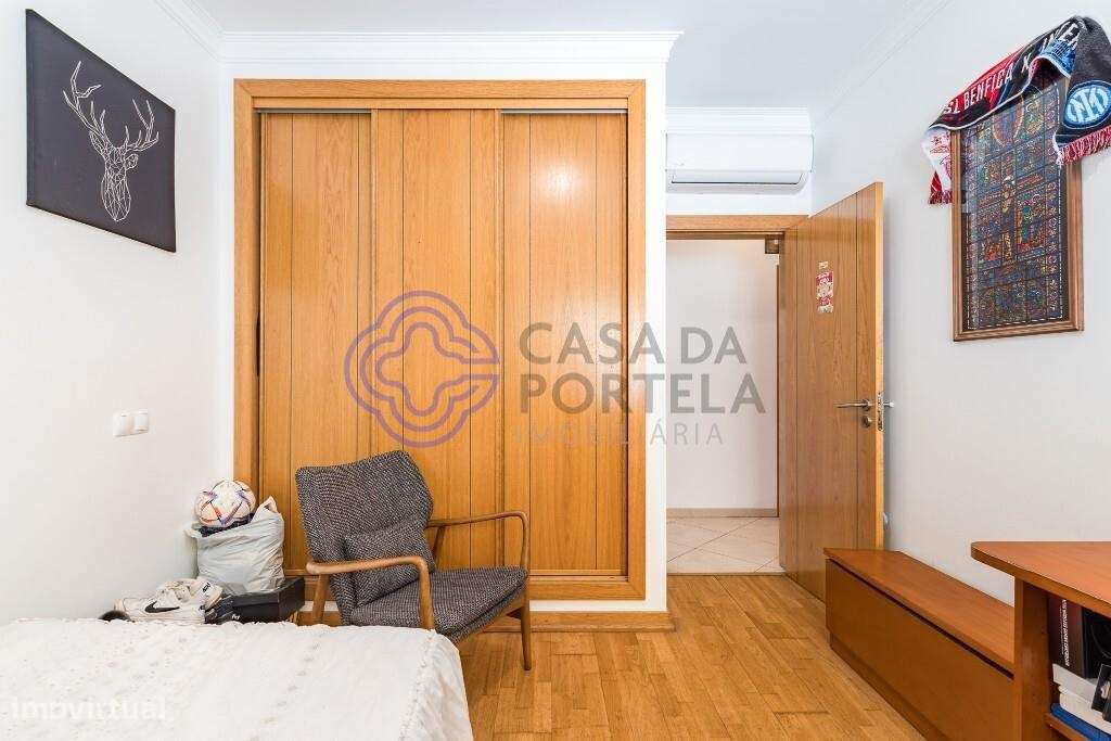 Apartamento T4 com 2 lugares de estacionamento, arrecadação e dois ter-15
