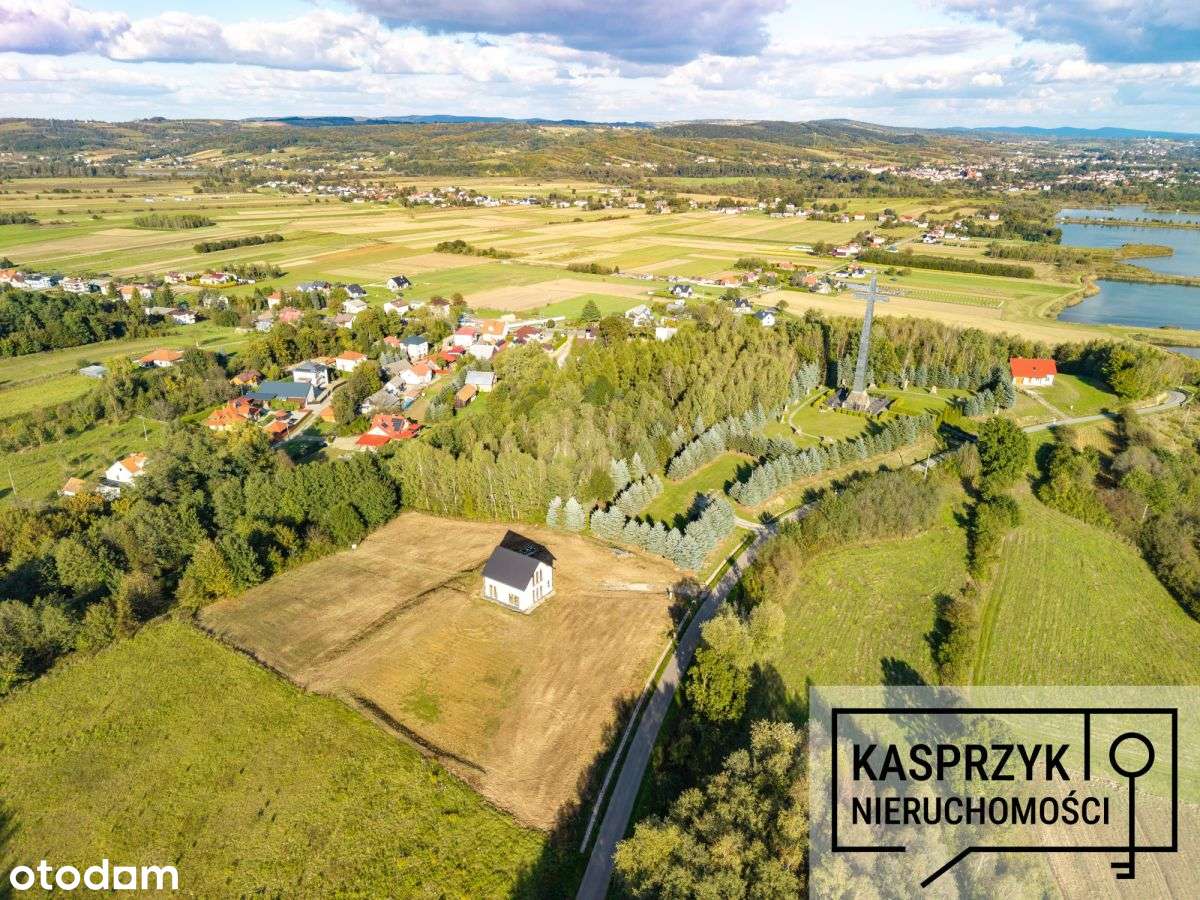 Duża działka z domem niskoenergetycznym.-12