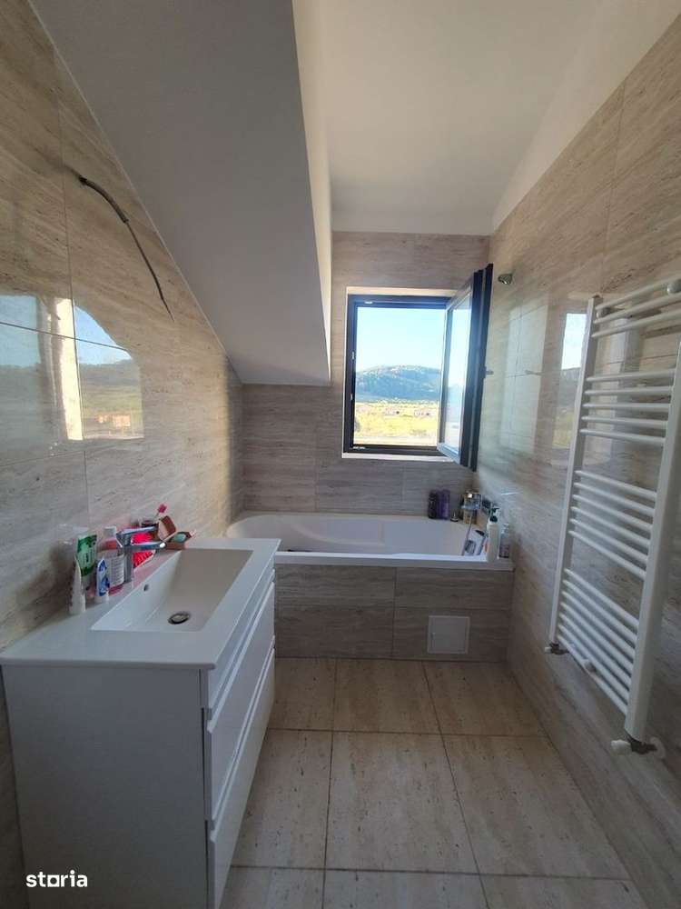 Intabulat, 2 camere decomandate, bloc tip vilă, Sânpetru - Imagine principală: 2/14