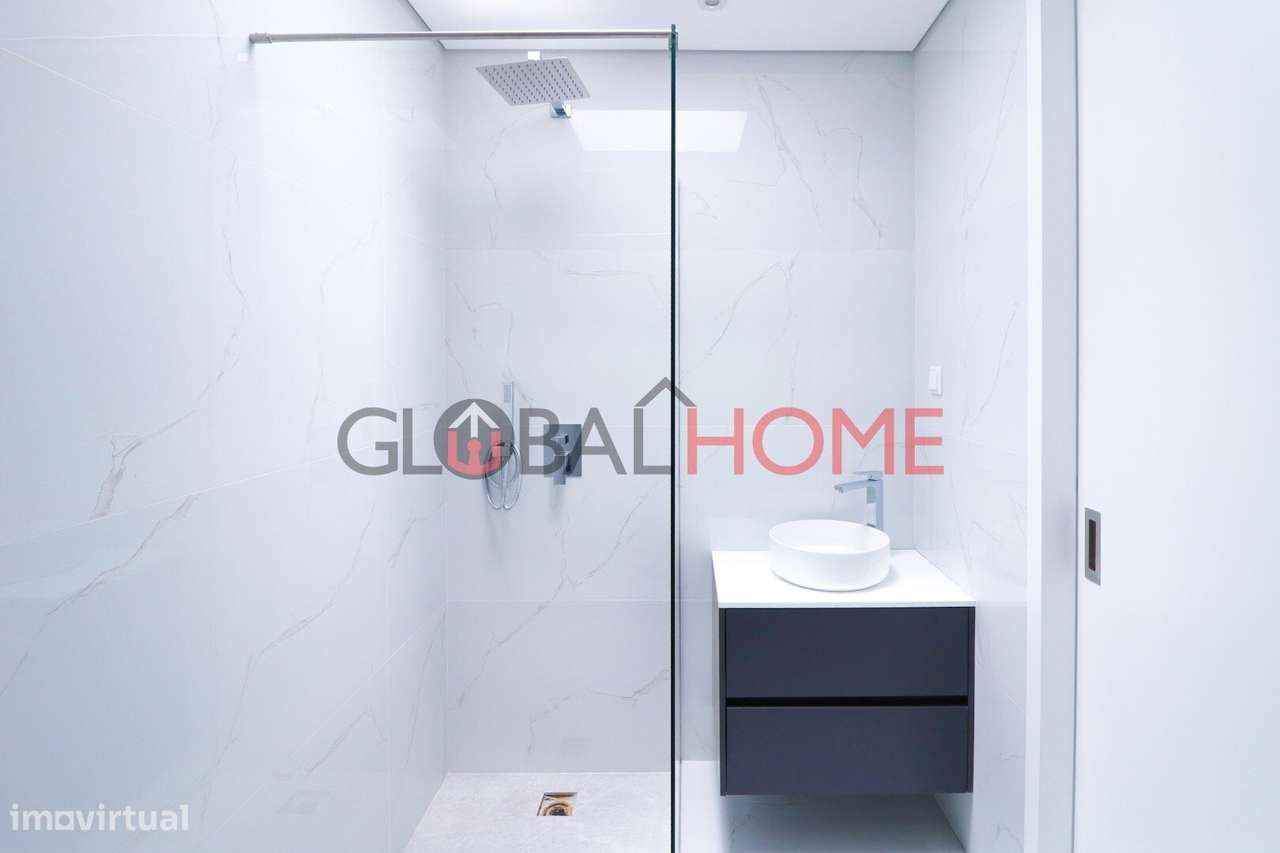 Moradia T3 Nova com Terraço e Piscina em São Pedro da Cova-57