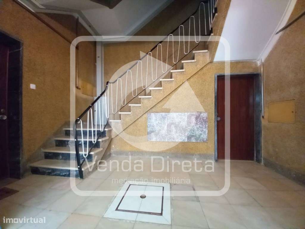 Apartamento T4 remodelado no Laranjeiro-5