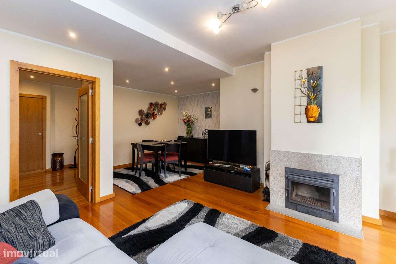 T3 Último Piso c/ Varanda, Garagem e Arrumos. Av. Altino Coelho,...-4