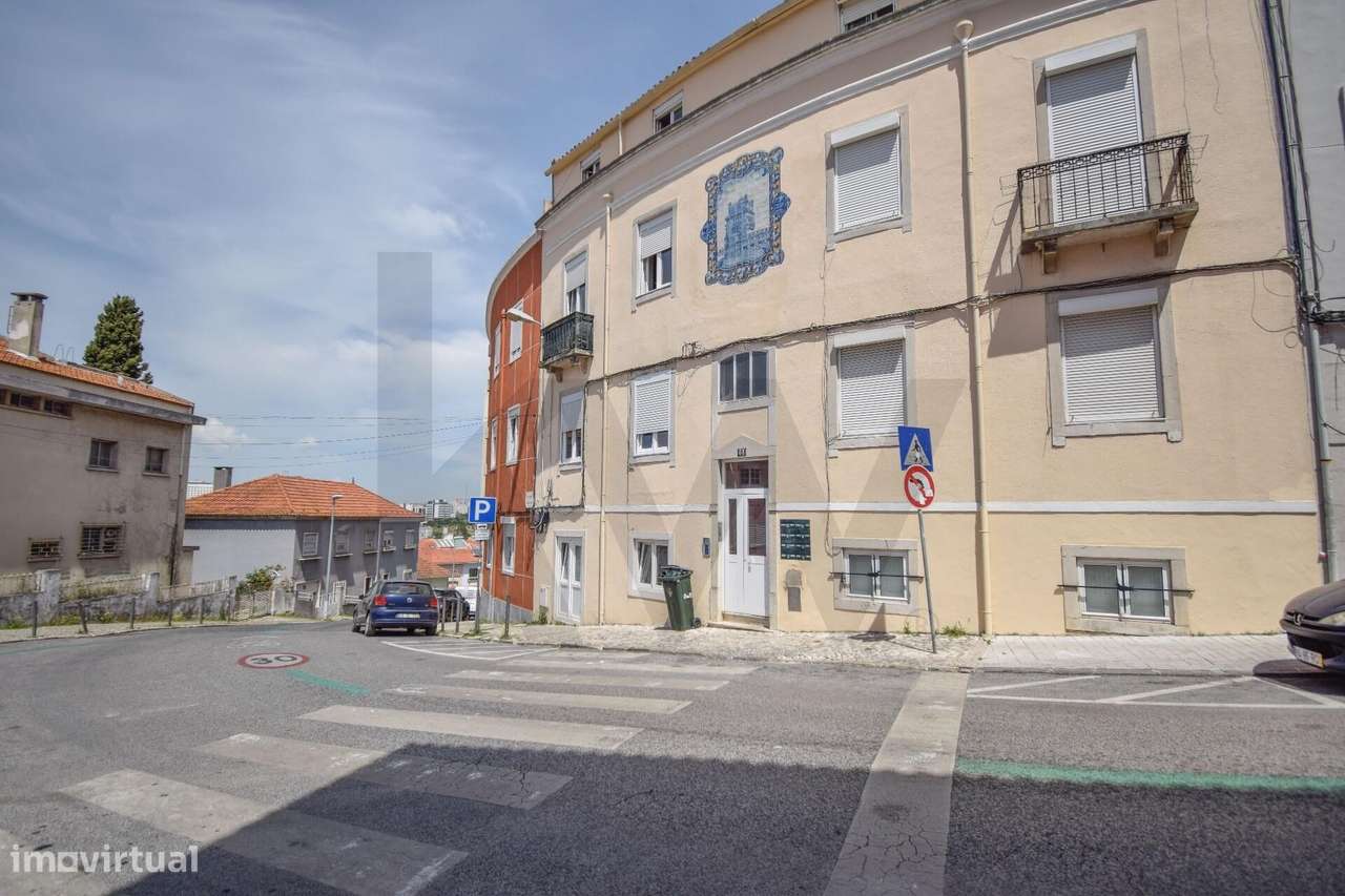 T2 em Campolide - Ideal para viver ou investir-23