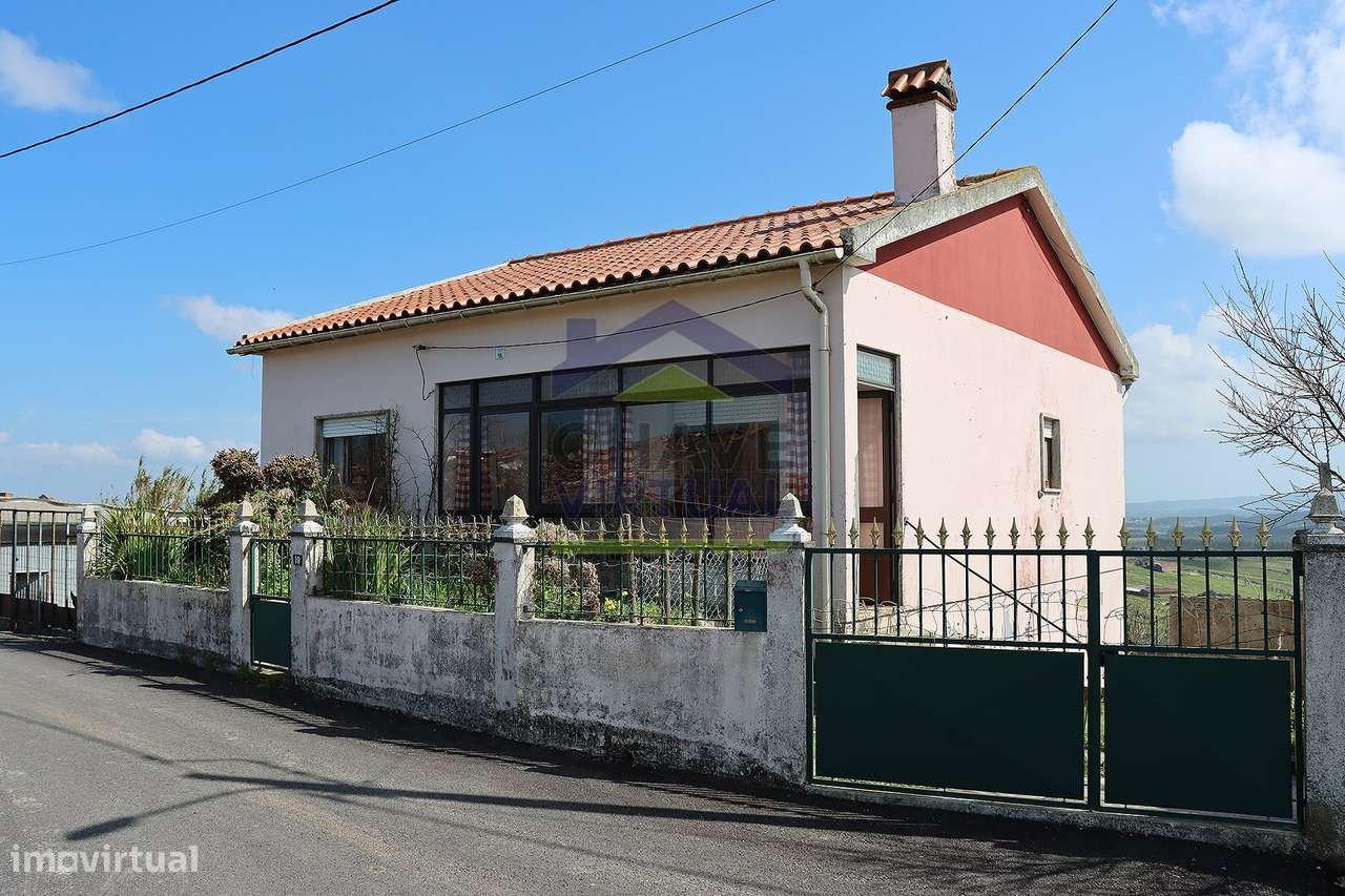 Moradia V2 com Terreno de 1.829 m2 - Vale Covo, Bombarral - Grande imagem: 3/57