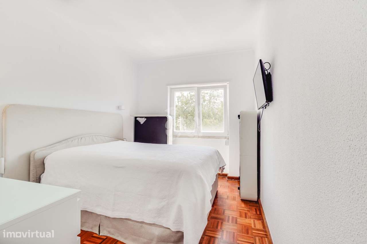 Apartamento T4 Remodelado-17