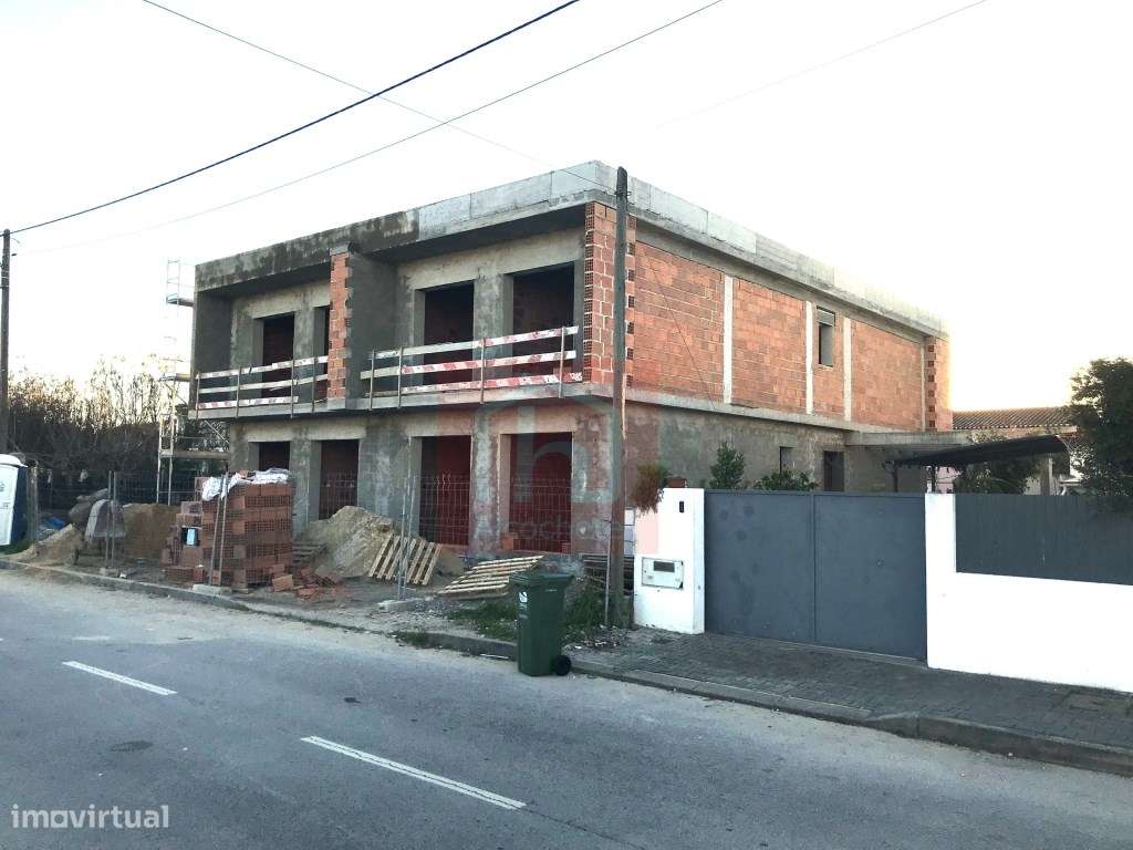 Moradia Bi-familiar T4 com Piscina em Fernão Ferro - Grande imagem: 2/12