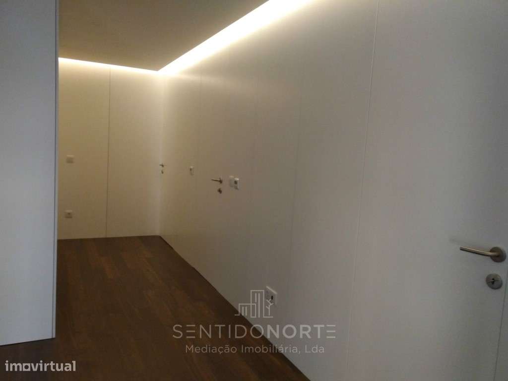 Apartamento T4 junto à Rotunda da Boavista-10