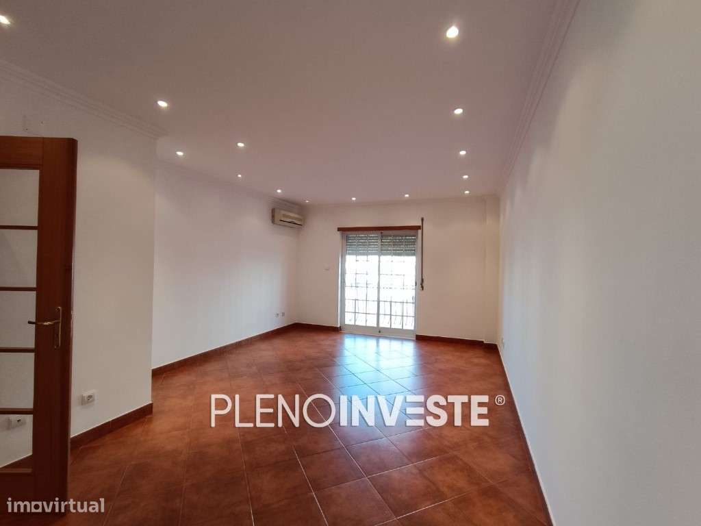 T1 em Vale de Gatos - Grande imagem: 2/18